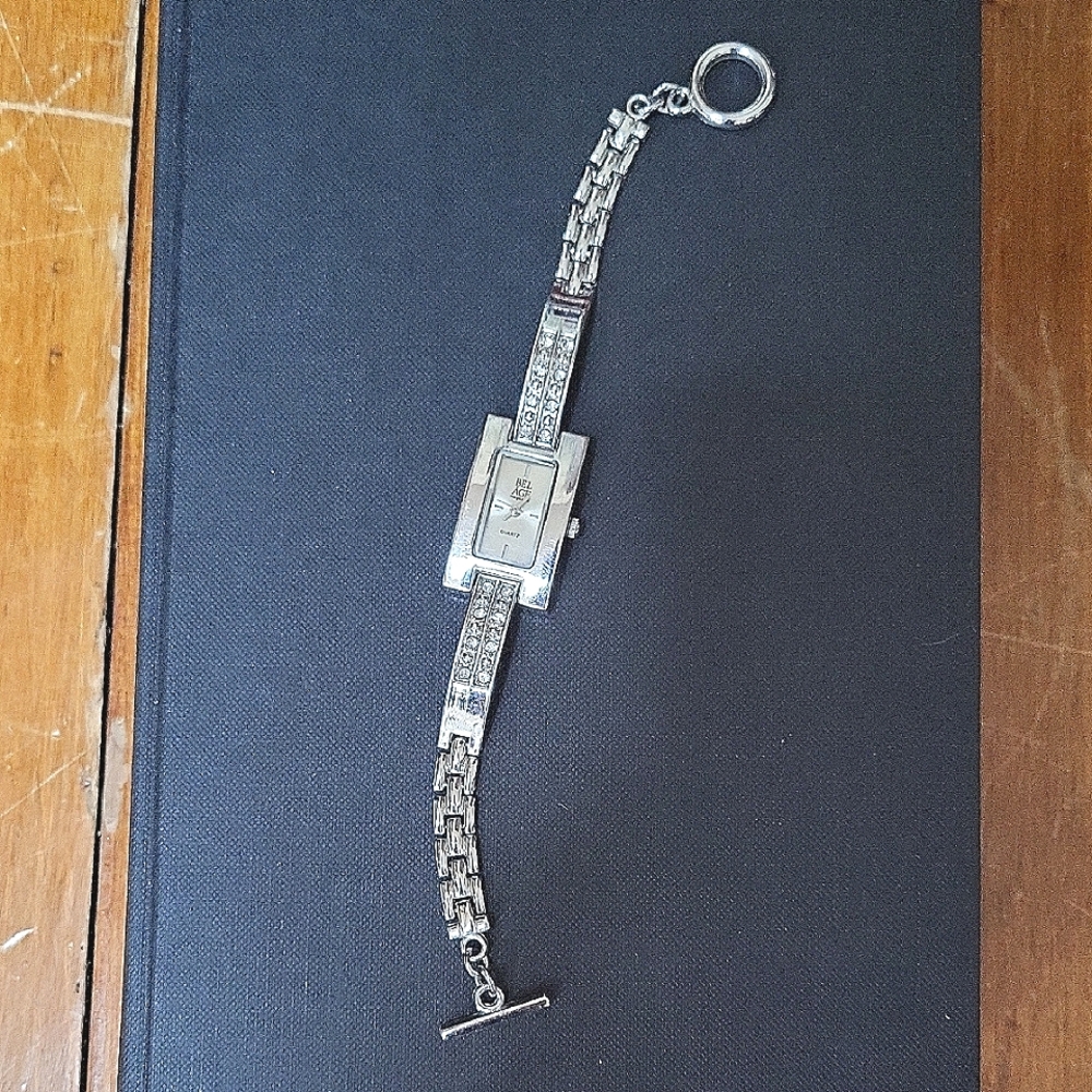 Bel Age Magazine Quartz Watch